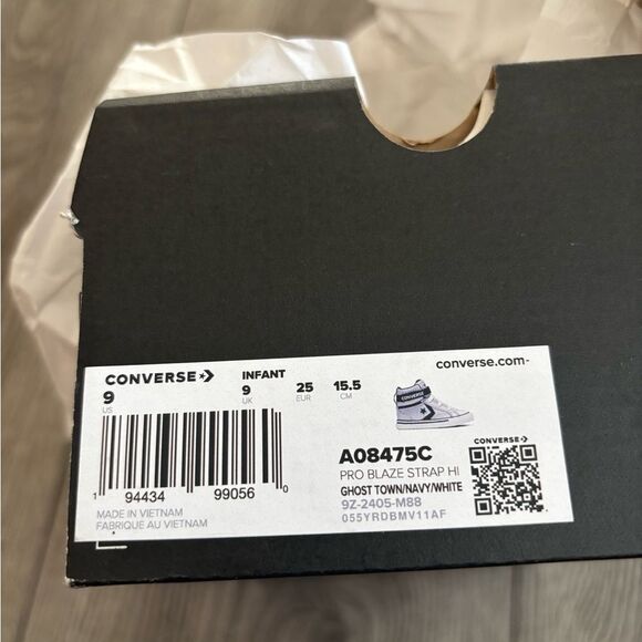 Converse High-Tops in Light Gray and Dark Blue - Picture 6 of 6